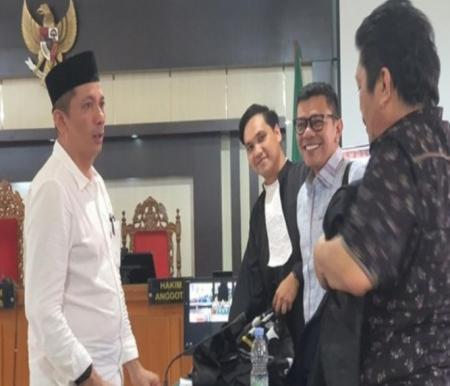 Bupati Meranti M Adil saat pemeriksaan saksi di PN Tipikor Pekanbaru (foto/detik)