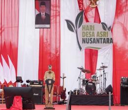 Gubernur Riau (Gubri) Syamsuar dalam acara perigatan Hari Desa Asri Nusantara di Kabupaten Pelalawan.