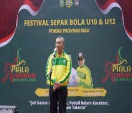 Gubernur Riau Syamsuar membuka Festival Sepak Bola di UIR (foto/int)