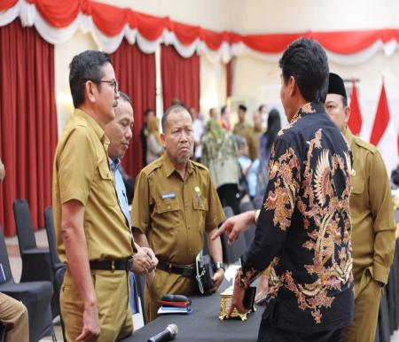 Sekretaris Daerah Kepulauan Meranti Bambang Suprianto saat menghadiri kunjungan kerja Badan Anggaran (Banggar) DPR RI