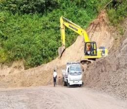 Pembersihan jalur Sicincin-Malalak untuk mudik lebaran dan pemberlakuan sistem one way Padang-Bukittinggi.(foto: antarasumbar.com)