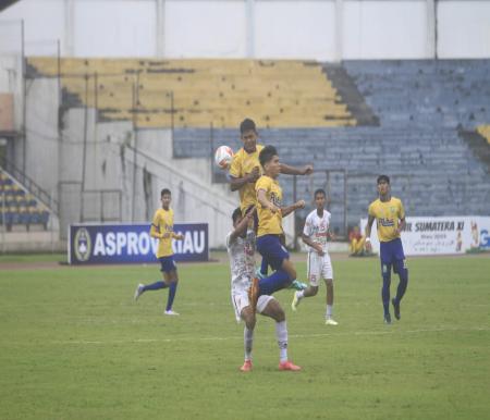 Sumbar kalahkan Riau lewat adu penalti di final sepakbola Porwil Sumatera XI (foto/rahmat)