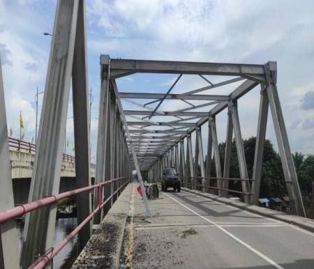 Tiang Jembatan Siak II rusak membahayakan pengendara (foto/int)