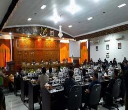  Sidang paripurna DPRD Kuansing dengan agenda jawaban pemerintah terhadap pandangan fraksi atas LKPj Bupati Kuansing 2019, Senin (6/7/2020).