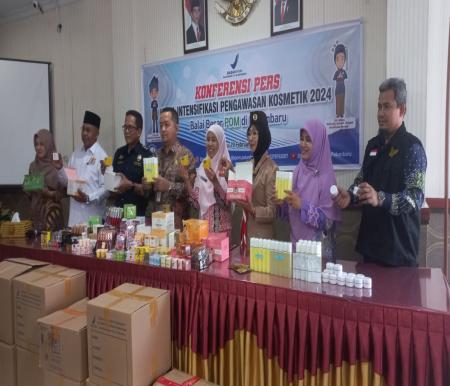 BBPOM Pekanbaru sita 4.007 pcs produk kosmetik ilegal yang mengandung bahan berbahaya dan kedaluwarsa (foto/Mg2)