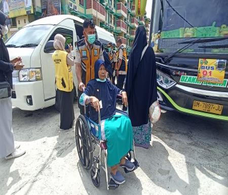 Jemaah kloter pertama jemaah haji asal Pekanbaru tiba dari tanah suci (foto/int)