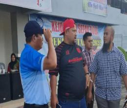 Presiden PSPS Riau, Noorizam Tukiman meninjau Stadion Citra Mas, Kepri.(foto: pspsriau)