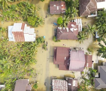 Desa Kampung Pinang, Kecamatan Perhentian Raja banjir akibat dibukanya pintu PLTA Koto Panjang (foto/Mg2)