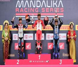 Pebalap AHRT, Rheza Danica Ahrens berhasil menjadi pemenang di Kejurnas Mandalika Racing Series.(foto: istimewa)