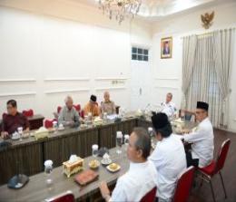 Gubernur Syamsuar menerima audiensi tokoh masyarakat Riau (foto/int)