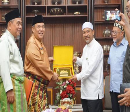 Pj Gubri, SF Hariyanto menerima kunjungan dari Menteri Besar Kelantan, Datuk Mohd Nassuruddin Daud di rumah dinas (foto/int)
