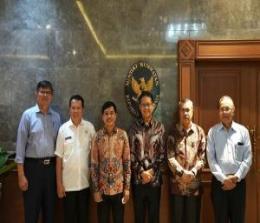 Rombongan Gubernur Riau, Syamsuar saat bertemu Menteri Kesehatan Budi Gunadi Sadikin (foto/int)