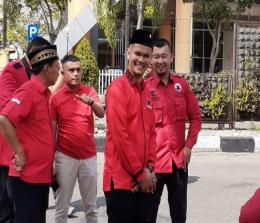 Pria yang viral mengecor Jalan Pekanbaru jadi Bacaleg DPRD Riau (foto/risnaldi-halloriau)