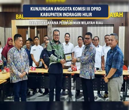 Kabalai PPW Riau, Abdul Halil Kastela menerima kunjungan Ketua Komisi III DPRD Inhil, Iwan Taruna dan rombongan.(foto: istimewa)