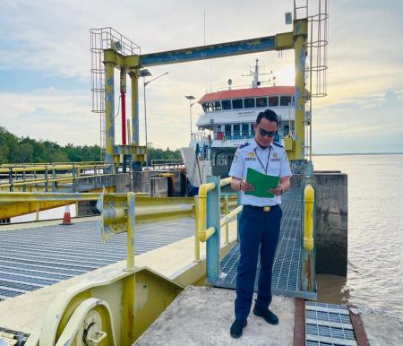 Kepala Bidang Prasarana dan Keselamatan di Dinas Perhubungan Kepulauan Meranti, Ade Juliansyah Putra lakukan asesment Pelabuhan Penyeberangan Roro Alai -Insit