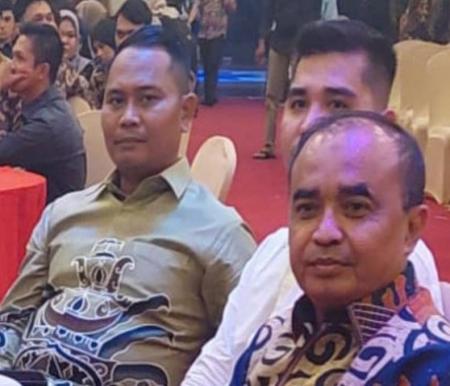 Kapolres Kuantan Singingi, AKBP Pangucap duduk bersanding dengan tersangka tindak pidana kehutanan bernama Aldiko