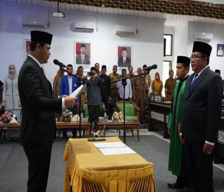 Desta Harianto resmi dilantik sebagai PAW anggota DPRD Kuansing periode 2019-2024 (foto/ultra-halloriau)