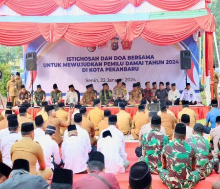 Kegiatan doa bersama dan istigosah Pemko Pekanbaru untuk Pemilu Damai 2024.(foto: int)