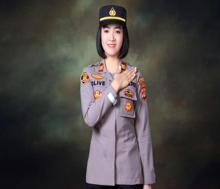 Polisi cantik, Iptu Olivia Jeniar Chaniagung menjabat Kapolsek termuda di Polda Lampung (foto/int)