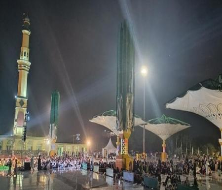 Dua payung elektrik di Masjid Raya An-Nur gagal terbuka (foto/detik)