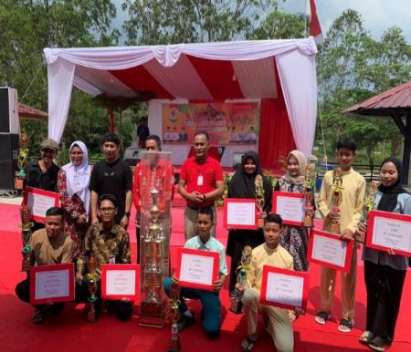 Para pemenang lomba tari dan lagu Melayu yang ditaja Disdikbud Pelalawan (foto/andi)
