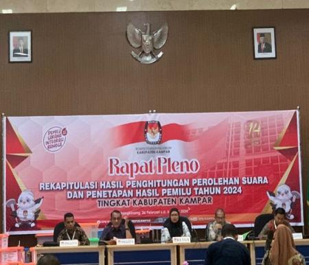 Pleno Rekapitulasi Suara Pemilu 2024 KPU Kampar.(foto: istimewa)
