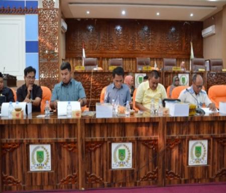 Rapat finalisasi kerja Banggar terkait APBD-P Kabupaten Rokan Hilir (foto/zal)