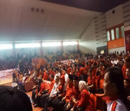 Ribuan relawan Ganjar Pranowo halal bihalal bersama PDIP di Gor Tribuana Pekanbaru.(foto: rinai/halloriau.com)