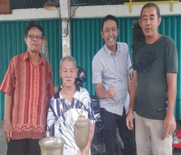 Foto bersama salah seorang atlet legend peraih perak  PON di Bandung cabor Tenis Meja.
