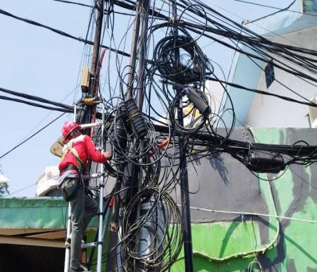 Ilustrasi kabel semrawut dikeluhkan warga di Kota Pekanbaru (foto/int)
