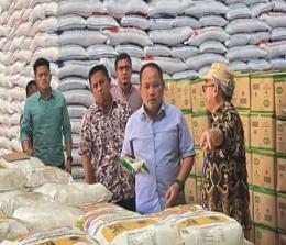 Tim Satgas Pangan Riau meninjau kebutuhan stok bahan pokok jelang Ramadhan 1444 Hijriyah.(foto: bayu/halloriau.com)