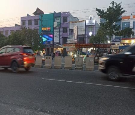 Dishub Pekanbaru menuntut salah satu u-turn di Jalan HR Soebrantas.(foto: rahmat/halloriau.com)