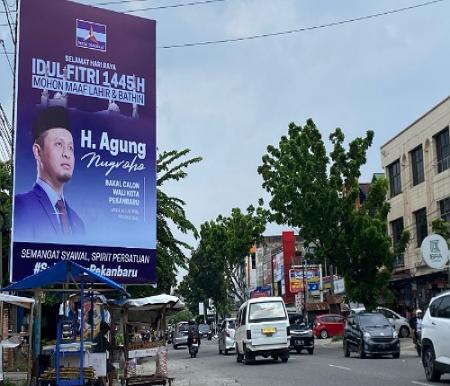 Baliho Agung Nugroho maju sebagai calon Walikota Pekanbaru.(foto: sri/halloriau.com)