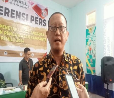 Pelaksana harian (Plh) Ketua Bawaslu Kota Pekanbaru, Taufik Hidayat (foto/rinai-halloriau)