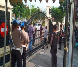 Suasana pengamanan yang diperketat di Markas Polda Riau.