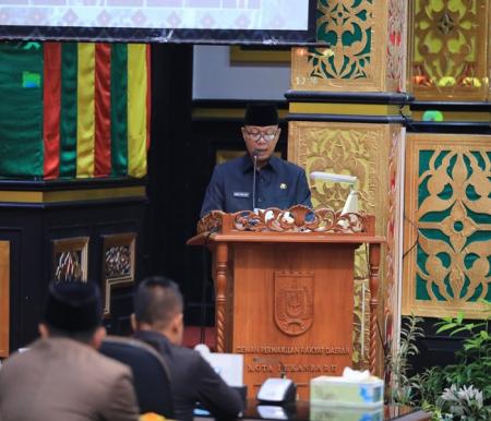 Sekdako Pekanbaru Indra Pomi Nasution, S.T, M.Si, menyampaikan jawaban pemerintah terhadap pandangan umum fraksi terkait Laporan Keterangan Pertanggungjawaban (LKPj) pemerintah kota tahun 2024