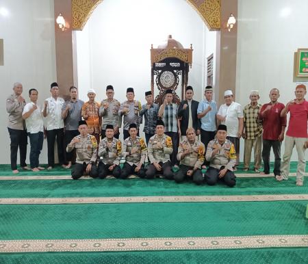 Kapolsek Pekanbaru Kota sosialisasi Pemilu Damai 2024 di Masjid Darul Amal, Kelurahan Sumahilang (foto/ist)
