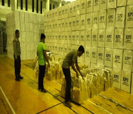 Pemindahan surat suara Pemilu 2024 dari Kantor Camat Rantau Kopar ke GOR Batu 6 Bagansiapiapi (foto/int)
