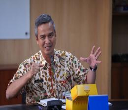 Asisten II Setdaprov Riau Job Kurniawan memimpin rapat pemantauan stabilitas pasokan pangan (foto/int)