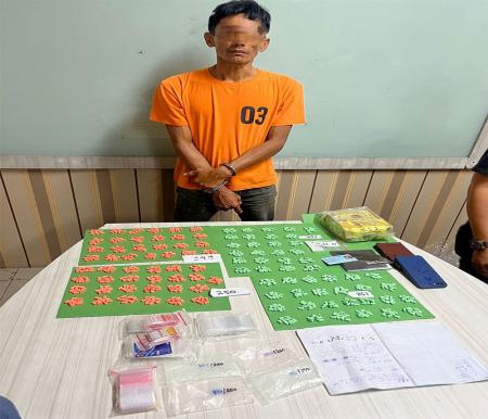 Pelaku pemilik sabu dan ribuan pil ekstasi di Pekanbaru (foto/dok.polresta-Pekanbaru)