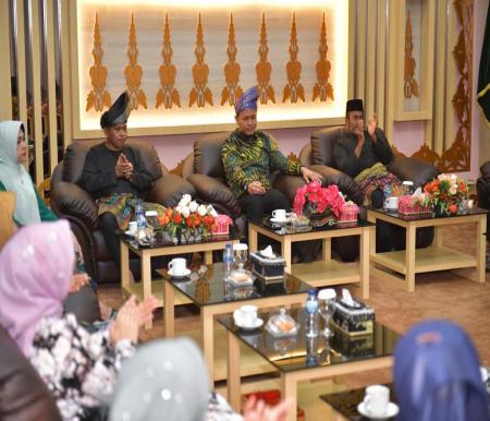 Wakil Ketua DPRD Riau, Agung Nugroho menerima kunjungan MKA LAM Pekanbaru.(foto: rinai/halloriau.com)
