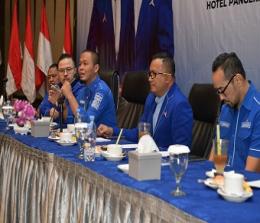 Ketua DPD Demokrat Riau, Agung Nugroho saat rapat pimpinan daerah di Pekanbaru (foto/Rico)