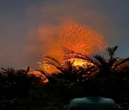 Kebakaran yang terjadi pada malam hari di salah satu lahan di Kota Selatpanjang, kebakaran ini pun hampir merata di sejumlah wilayah Kepulauan Meranti