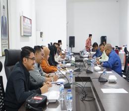 Komisi I DPRD Kepulauan Meranti saat melakukan hearing bersama tim evaluasi mempertanyakan perekrutan honorer dan mutasi ASN
