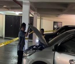 Tim Inafis Polresta Pekanbaru melakukan olah TKP temuan mayat dalam mobil di parkiran basement DPRD Riau.(foto: int)