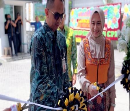 Regional CEO BSI Region Office 2 Medan, Affan Mawardi saat meresmikan Outlet BSI Prioritas Pekanbaru.(foto: istimewa)