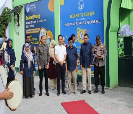 Kadispora Pekanbaru, HAzli Fendriyanto saat hadiri pembukaan Al Azru Cup VII 2023 di SMP Islam Al Azhar Pekanbaru.(foto: rahmat/halloriau.com)
