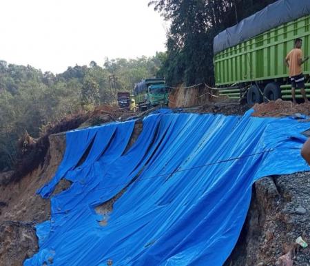Penangangan darurat jalan longsor lintas Riau-Sumbar via Kuansing dilakukan BPJN Riau (foto/int)