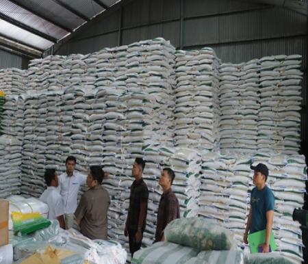 Polres Inhu cek stok beras di gudang Bulog Rengat di Kelurahan Sekip Hulu (foto/andri)