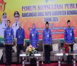 Asisten Administrasi Umum Setdakab Bengkalis, Aulia saat hadiri FKP RKPD Bengkalis 2024.(foto: zulkarnaen/halloriau.com)